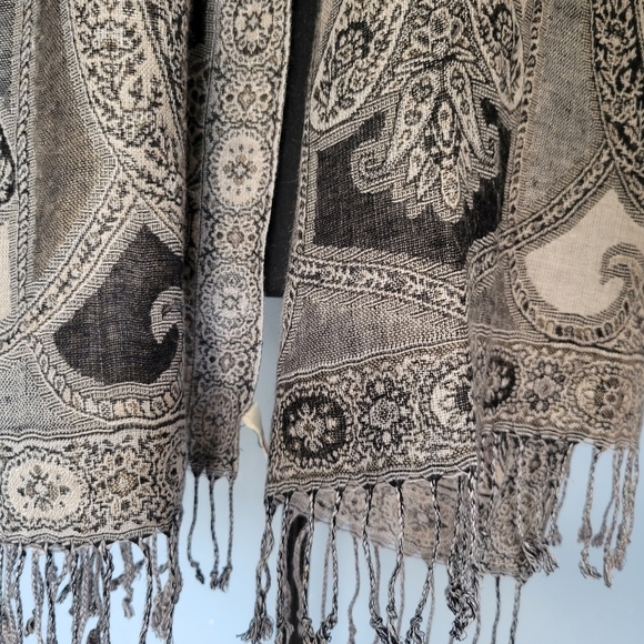 Collectioneighteen Paisley Shawl Scarf - Picture 5 of 7